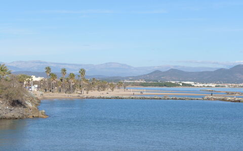 Le Riviera: Water Resources, Water, Body Of Water, Mountainous Landforms, Coastal And Oceanic Landforms, Coast, Waterway, Horizon, Hill, Bank