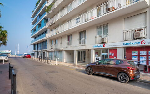 Cannes 548: Building, Car, Vehicle, Wheel, Sky, Property, Window