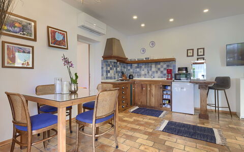 Punta: Picture Frame, Furniture, Table, Chair, Wood, Lighting, Interior Design, Houseplant, Flooring, Living Room