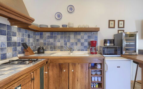 Punta: Countertop, Cabinetry, Furniture, Kitchen Sink, Sink, Kitchen Stove, Shelf, Wood, Tap, Kitchen