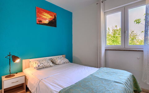 Finida: Furniture, Property, Window, Comfort, Building, Azure, Wood, Textile, Interior Design, Bed Frame