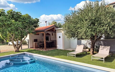 Finida: Swimming Pool, Residential Area, Home, Resort, Leisure, Backyard, Shade, Garden, Estate, Hacienda