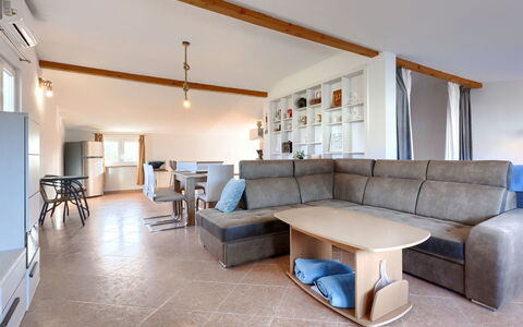Finida: Furniture, Couch, Table, Property, Picture Frame, Studio Couch, Interior Design, Building, Living Room, House