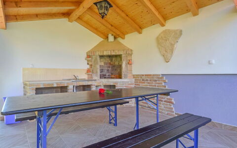 Finida: Property, Building, Wood, Interior Design, Architecture, Floor, House, Wood Stain, Flooring, Hardwood