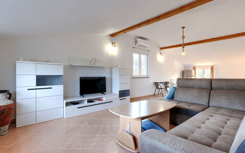 Finida: Couch, Furniture, Building, Table, Picture Frame, Wood, Interior Design, Comfort, House, Living Room