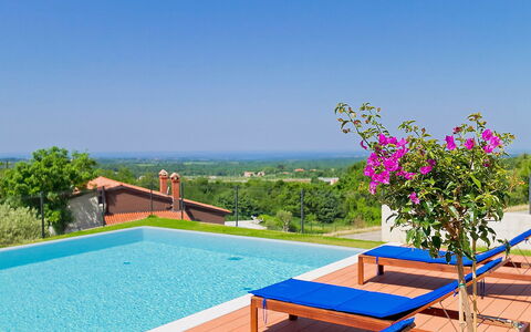 Anna: Swimming Pool, Property, Vacation, Real Estate, Resort, Leisure, House, Sunlounger, Villa, Building