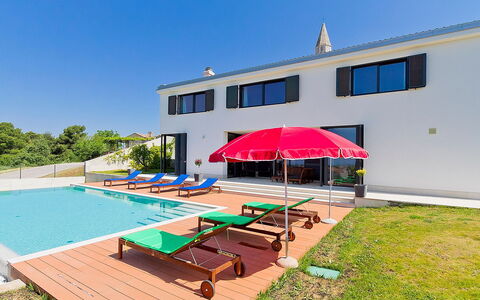 Anna: Property, House, Swimming Pool, Building, Real Estate, Vacation, Villa, Home, Leisure, Sunlounger