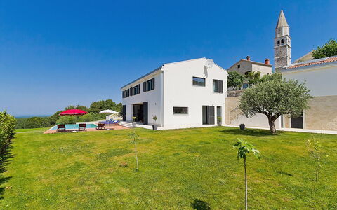 Anna: Property, House, Sky, Architecture, Building, Land Lot, Real Estate, Home, Grass, Residential Area