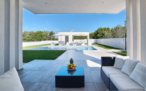 Lungera: Property, Interior Design, Room, House, Building, Architecture, Home, Living Room, Furniture, Estate