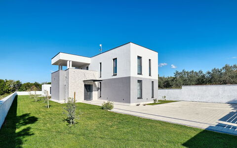 Lungera: House, Property, Home, Architecture, Building, Residential Area, Real Estate, Land Lot, Facade, Villa