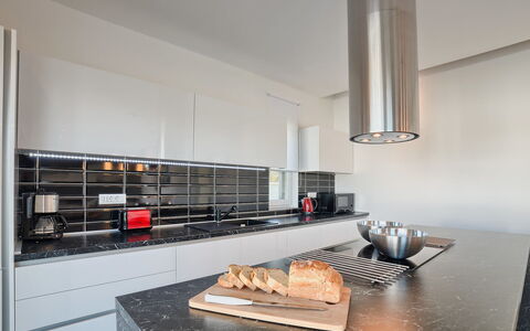 Lungera: Room, Countertop, Property, Interior Design, Kitchen, Furniture, House, Building, Floor, Kitchen Stove