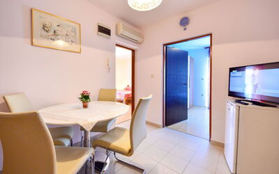 Accommodation:&nbsp;Fani 208.2