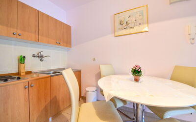 Accommodation:&nbsp;Fani 208.2
