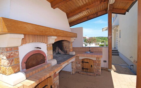 Pirovac 100: Property, Sky, Wood, Interior Design, Architecture, Floor, Living Room, Flooring, Beam, Real Estate