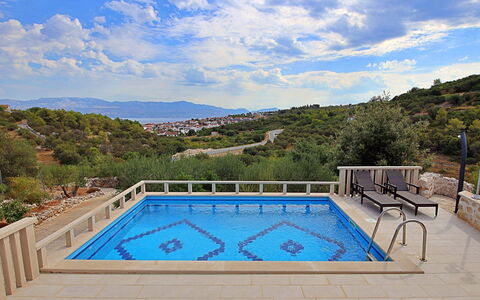Villa Tonka: Water, Sky, Cloud, Water Resources, Azure, Tree, Natural Landscape, Beach, Coastal And Oceanic Landforms, Plant
