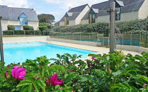 Les Villas de Kermaria: Water, Flower, Plant, Cloud, Property, Sky, Swimming Pool, Green, Nature, Building