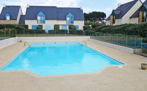 Les Villas de Kermaria: Water, Cloud, Sky, Plant, Swimming Pool, Building, Azure, Shade, Rectangle, Grass