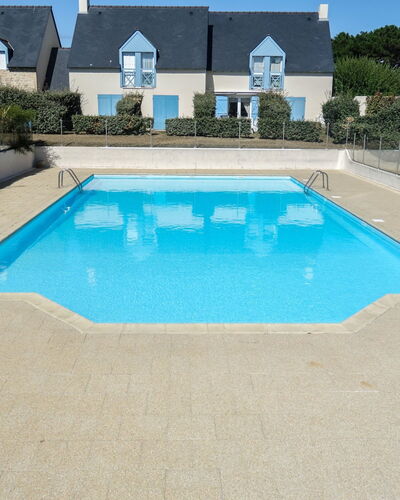 Les Villas de Kermaria: Water, Sky, Property, Building, Swimming Pool, Plant, Azure, Rectangle, Shade, House