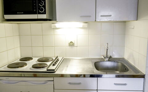 Plein Ciel: Countertop, Cabinetry, Property, Kitchen Sink, Sink, Kitchen Stove, Kitchen, Black, Gas Stove, Cooktop