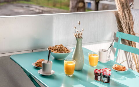 Les Pins: Table, Food, Tableware, Furniture, Drinkware, Green, Azure, Orange, Plate, Interior Design