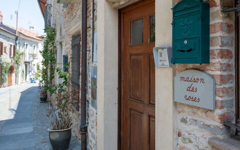 Maison des Roses: Balcony