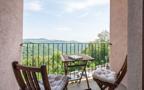 Maison des Roses: Balcony