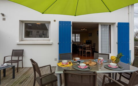 Penthievre: Table, Furniture, Property, Umbrella, Chair, Plant, Building, Tableware, Interior Design, Shade