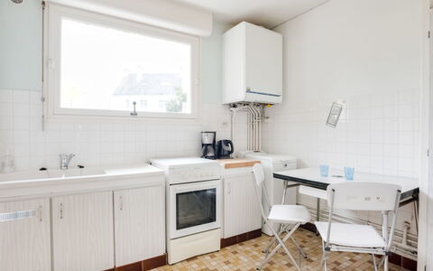 Penthievre: Countertop, Cabinetry, Furniture, Kitchen Sink, Property, Sink, Window, Tap, Kitchen, Kitchen Stove