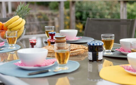 Penthievre: Food, Tableware, Table, Drinkware, Dishware, Cup, Yellow, Serveware, Plate