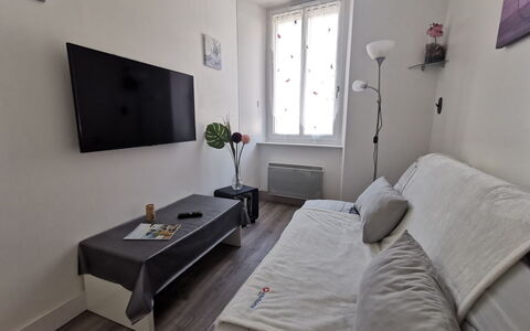 La Licorne: Property, Furniture, Building, Window, Comfort, Picture Frame, Interior Design, Bed Frame, Floor