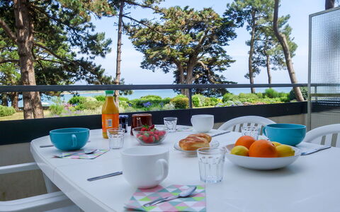 Carnac 235: Tableware, Table, Property, Furniture, Dishware, Azure, Interior Design, Outdoor Furniture, Sky, Plate