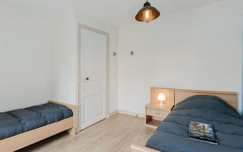 Accommodation:&nbsp;Le Petit Robinson 120.3