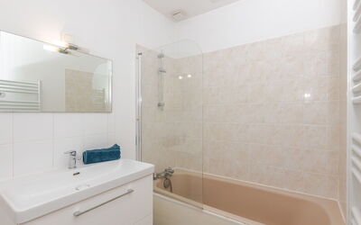 Accommodation:&nbsp;Le Petit Robinson 120.4
