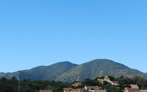 Lup - les Terrasses D'Alistro: Sky, Mountain, Property, Plant, Ecoregion, Building, Tree, Natural Landscape, Highland, House