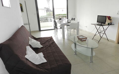 Lup - les Terrasses D'Alistro: Furniture, Property, Table, Lighting, Plant, Building, Wood, Interior Design, Comfort, Flooring