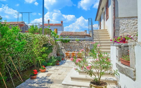 Pula Vodnjan 103: Cloud, Plant, Sky, Flower, Property, Flowerpot, Building, Road Surface, Houseplant, Urban Design