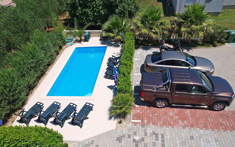 Zadar Bibinje 208: Property, Vehicle, Car, Grass, Transport, Mode Of Transport, Parking, House, Tree, Residential Area