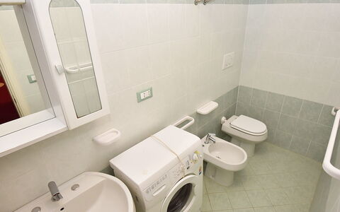Accommodation:&nbsp;Green Marine, Palme, Ismare 320.11