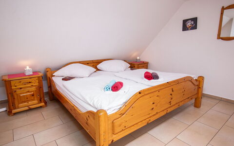 Fischerstube: Furniture, Property, Comfort, Bed Frame, Wood, Orange, Building, Pillow, Bed, Flooring