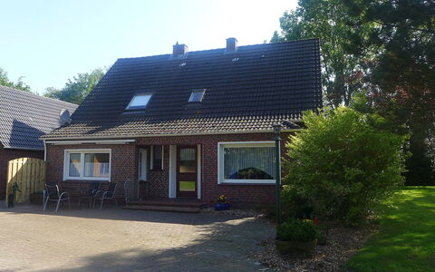 Hage 180: Building, Sky, Plant, Property, Window, House, Land Lot, Tree, Cottage, Wood
