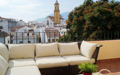 Plaza de Las Flores: Couch, Sky, Property, Furniture, Plant, Flowerpot, Houseplant, Building, Cloud, Lighting