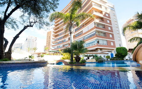 Realet 02: Water, Building, Plant, Daytime, Sky, Nature, Azure, Blue, Tree, World
