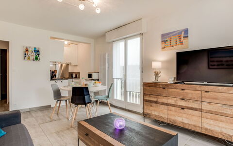 Quiberon 141: Furniture, Picture Frame, Table, Wood, Interior Design, Couch, Flooring, Floor, Kitchen, Living Room