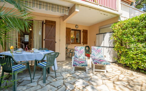 Saint Aygulf 310: Furniture, Property, Plant, Table, Chair, Building, Interior Design, Tree, Outdoor Furniture, Leisure
