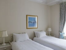 Accommodation:&nbsp;The Mansions 500.9