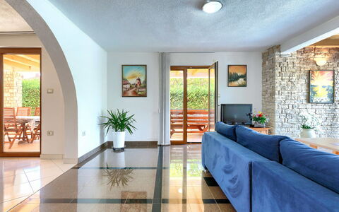 Villa Vittoria: Plant, Houseplant, Flowerpot, Wood, Architecture, Interior Design, Hall, Flooring, Living Room, Floor