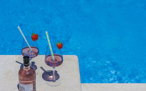 Villa Vittoria: Blue, Water, Electric Blue, Art, Leisure, Glass, Rectangle, Drink