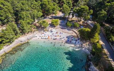 Pula 129: Water, Water Resources, Plant, Swimming Pool, Natural Landscape, Tree, Body Of Water, Coastal And Oceanic Landforms, Watercourse, Leisure