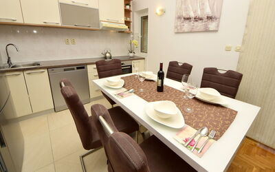 Accommodation:&nbsp;Mornar 100.2