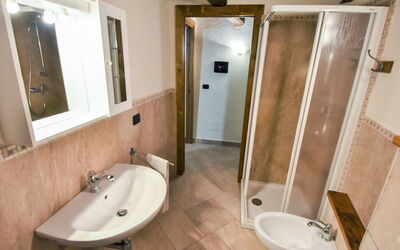 Accommodation:&nbsp;Les Cors 100.2